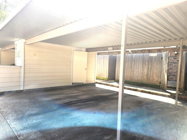 Building Photo - 10352 Longmont Dr