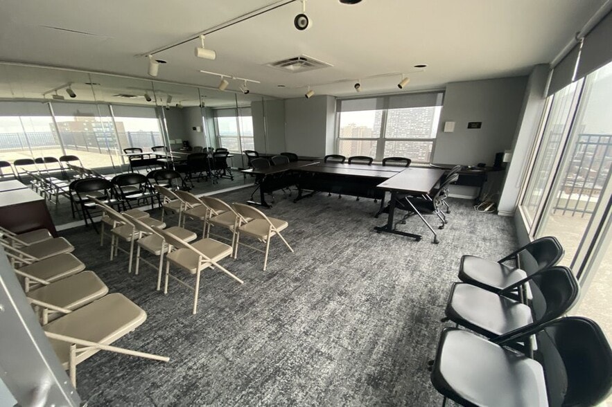 Building Photo - 720 W Gordon Terrace