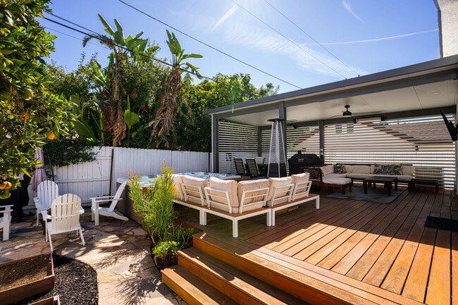 Building Photo - 640 E Valencia Ave