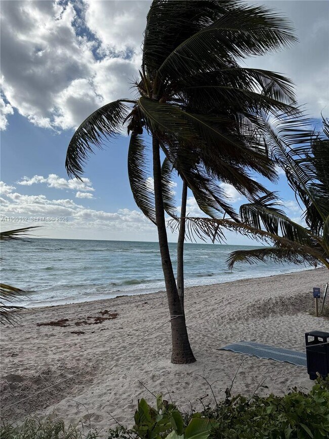 Building Photo - 2030 S Ocean Dr