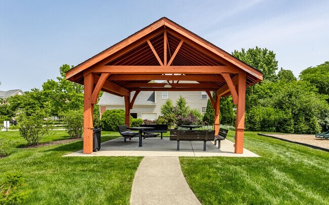 Building Photo - Spacious 5-Bed Home with In-Law Suite, Fin...