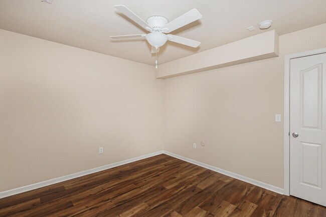 Building Photo - 307 Burnside Dr