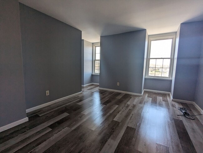 Building Photo - 3 School St