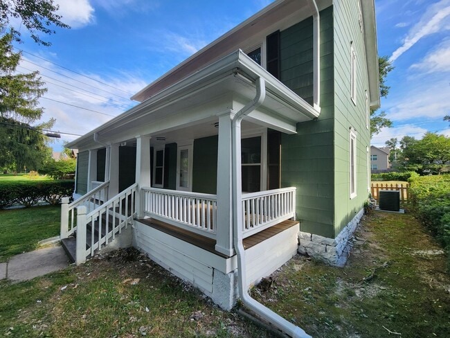 Building Photo - Spacious 5-Bedroom, 2-Bathroom Home AVAILA...