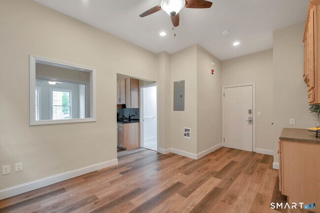 Building Photo - 120 E Main St