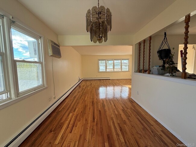 Building Photo - 1585 E 53rd St