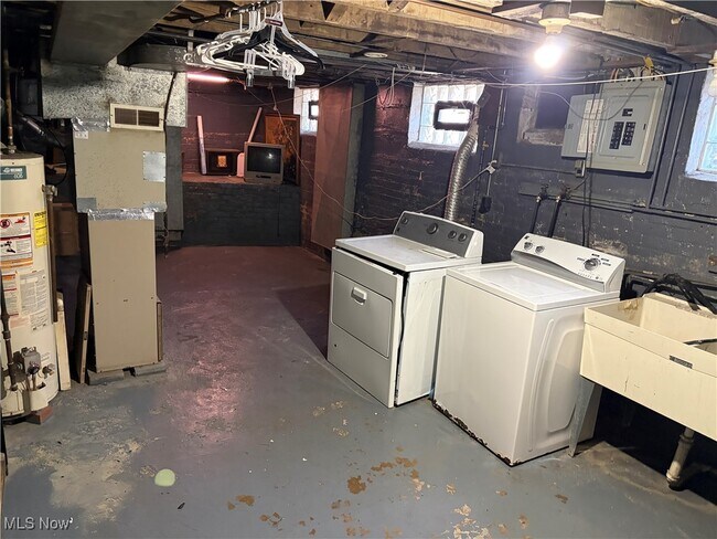 Building Photo - 3653 W 46th St