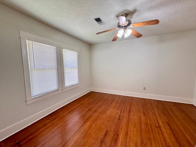 Building Photo - 4522 McKinney St