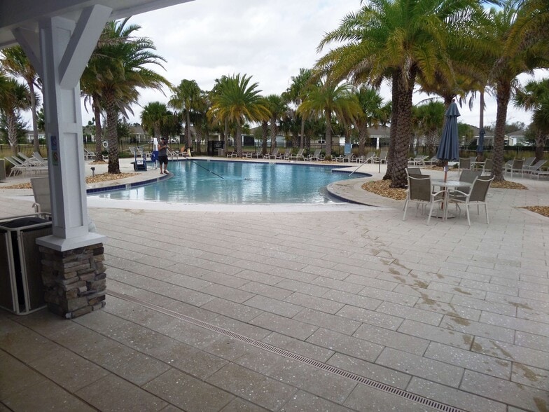 Building Photo - 5240 Sunshine Dr