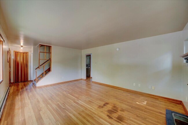 Building Photo - 3 Bedroom Apartment in Burlington VT Avail...