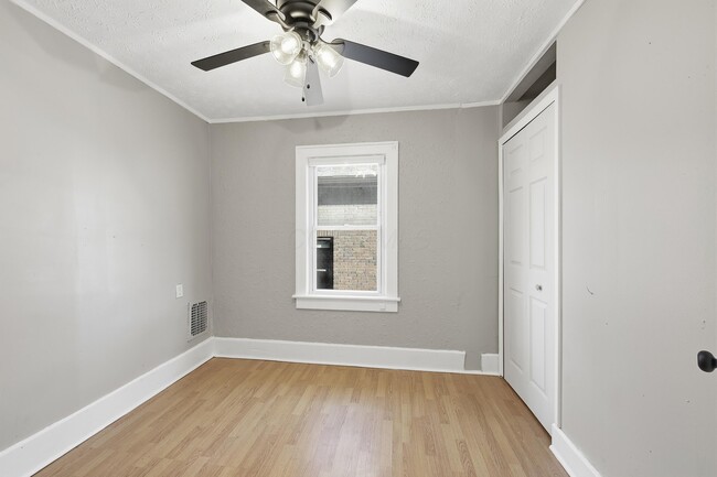 Building Photo - 1452 Summit St