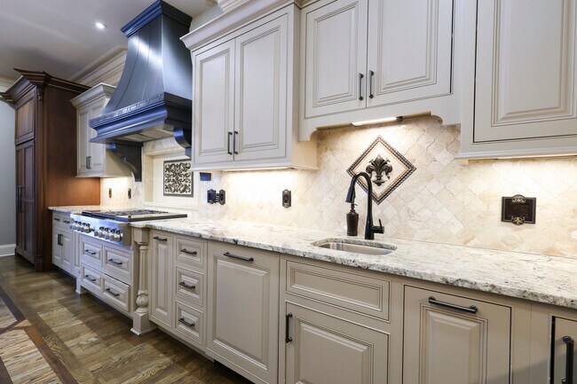 Building Photo - 9020 Whisperinghill Dr