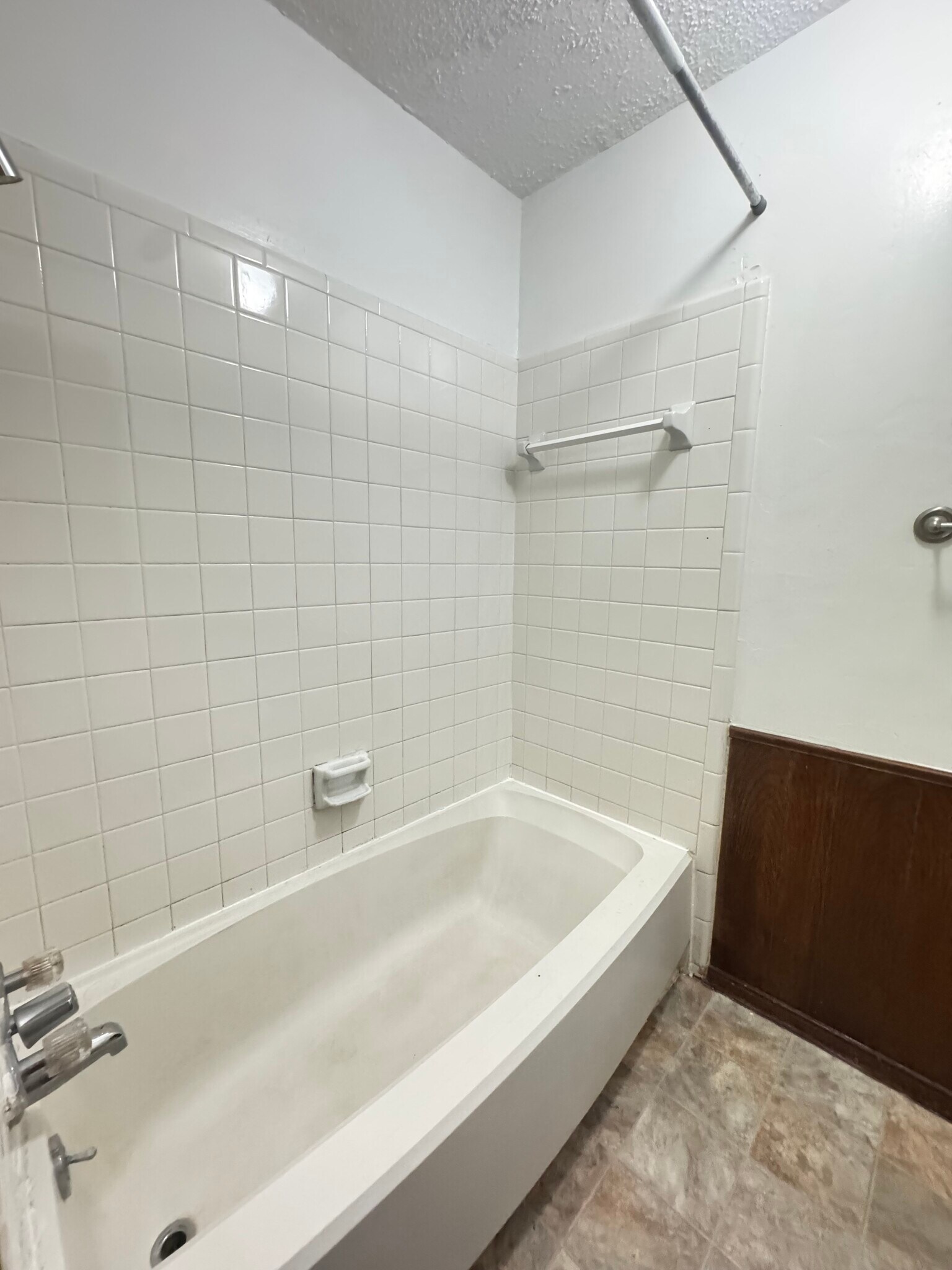 Building Photo - 9915 Larkspur Ln