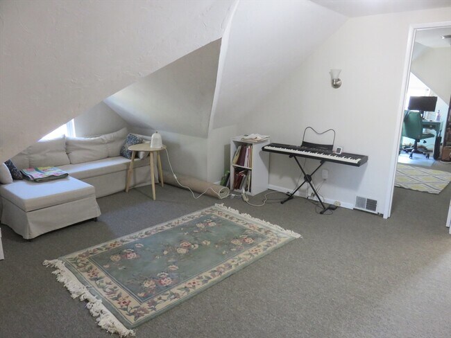 Building Photo - 105 Plympton St