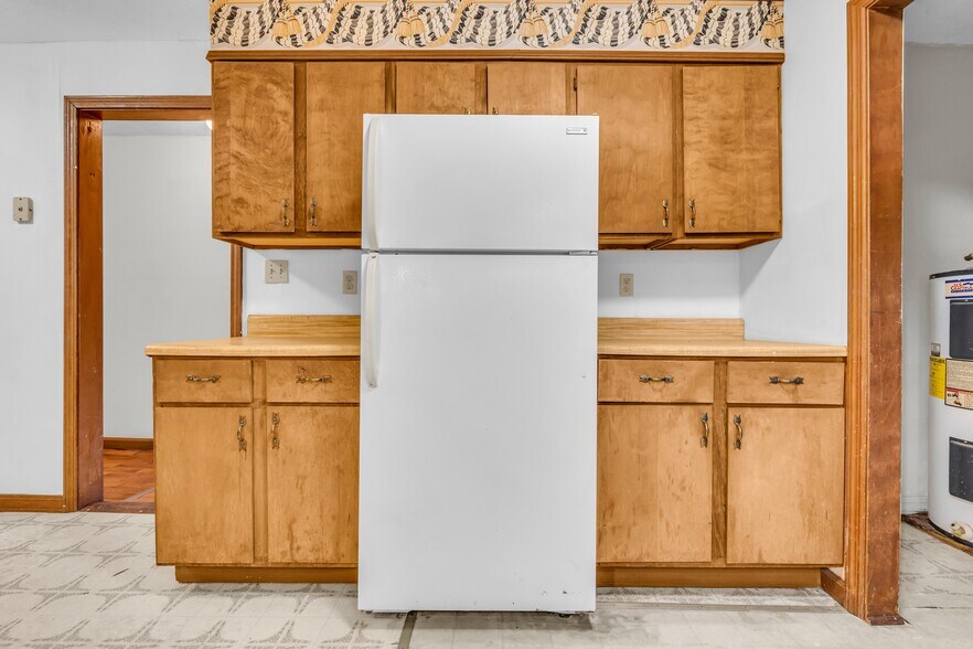 Building Photo - 523 18th St N