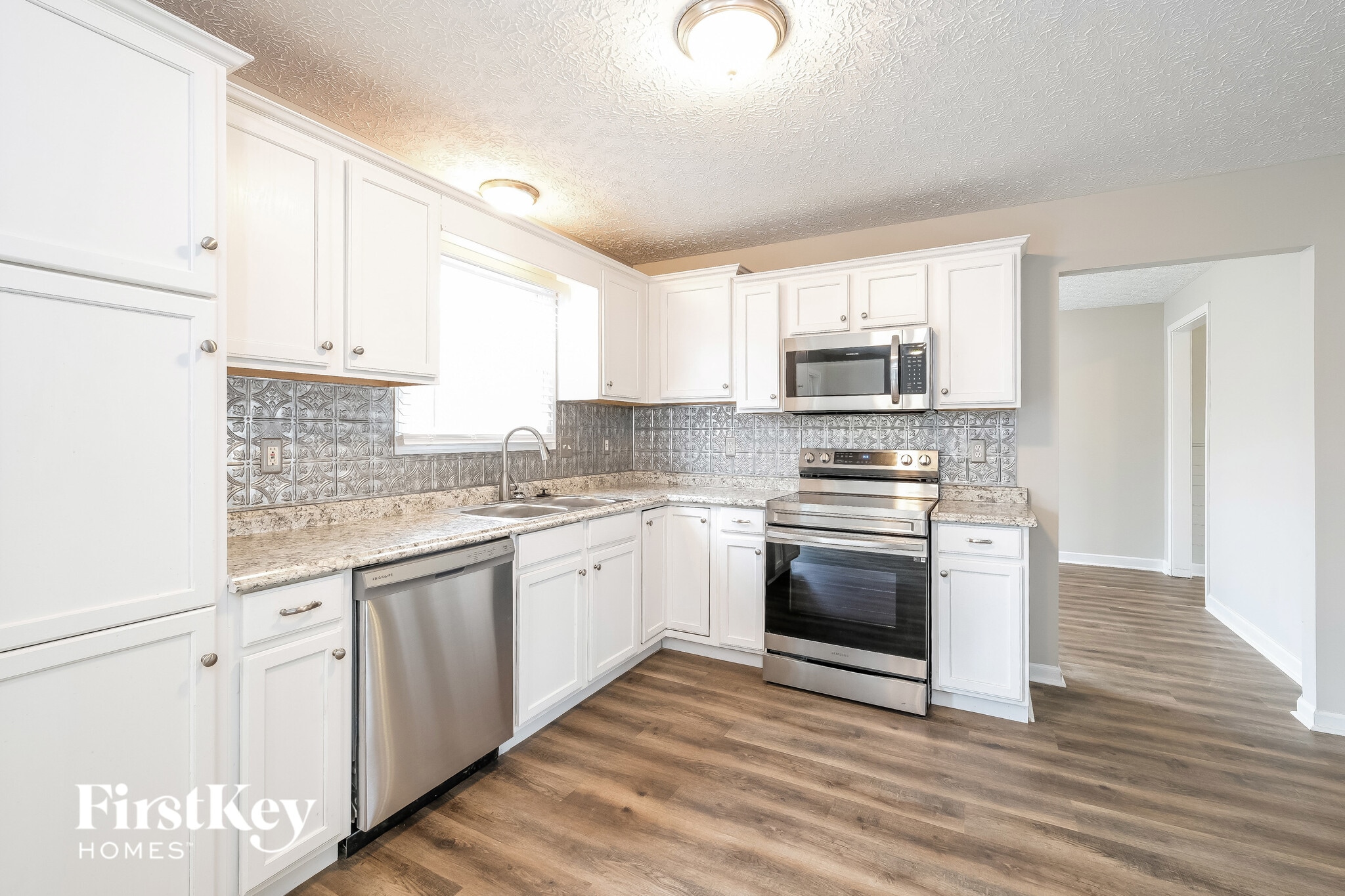 Building Photo - 2613 Fernwood Ave