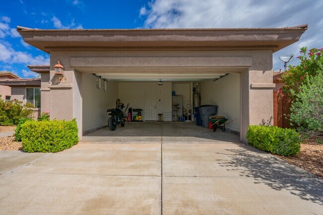 Building Photo - Fully Furnished 3 Bedroom Home In Coral Canyon With Community Amenities