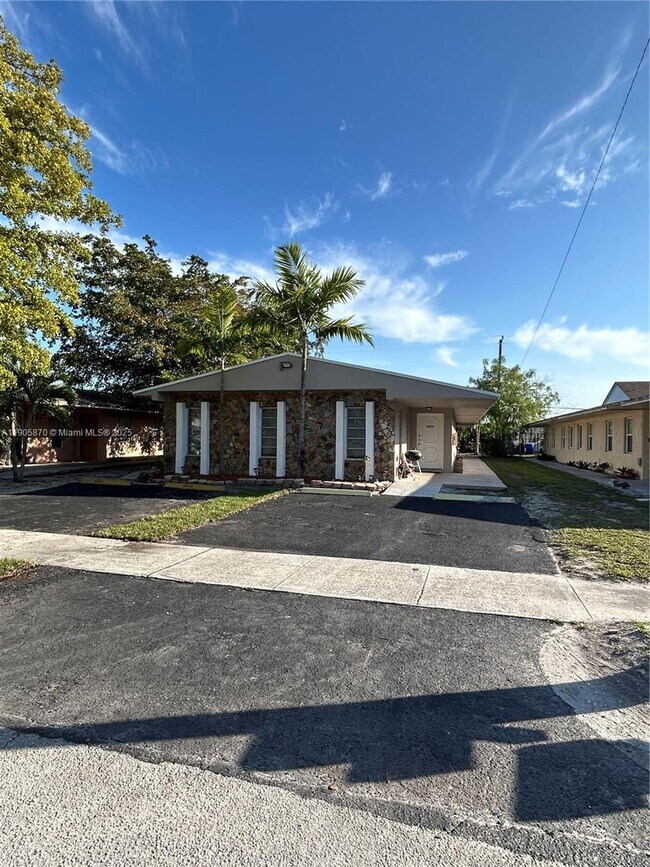 Building Photo - 6036 Buchanan St