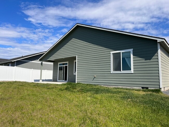 Building Photo - New Construction Home in Park Orchard Neighborhood!