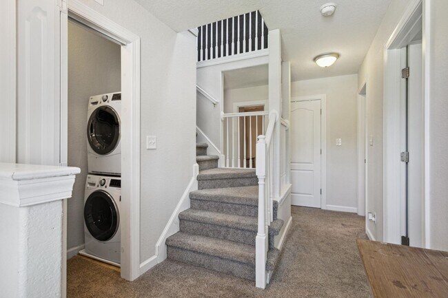 Building Photo - Oceana Area