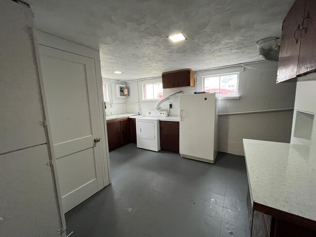 Building Photo - 2235 Middle St