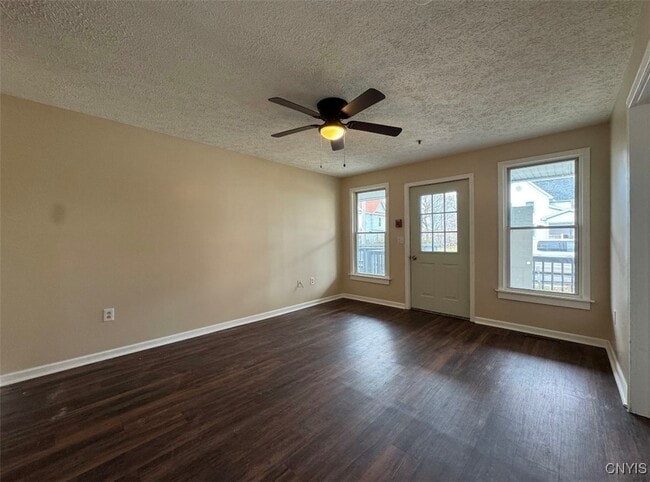 Building Photo - 2 E Main St