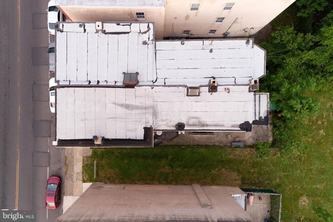 Building Photo - 1834 W Diamond St