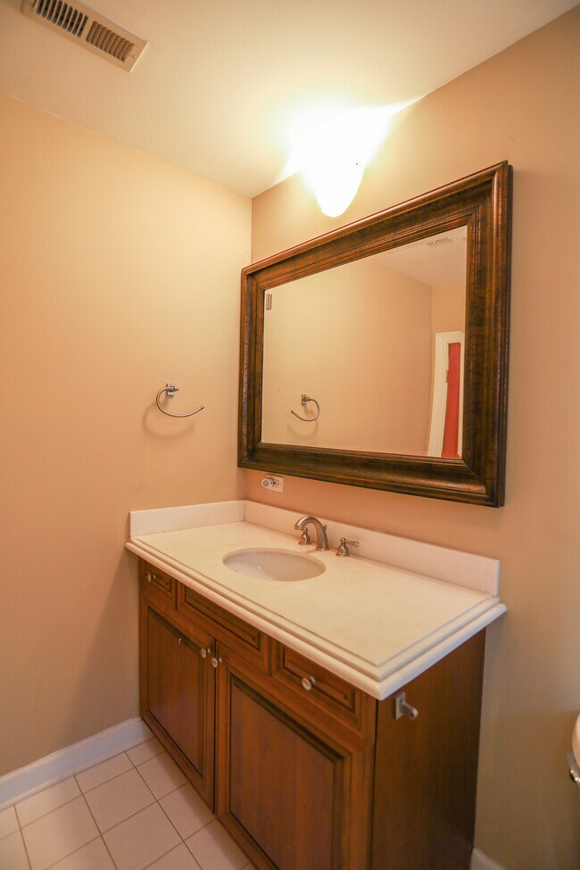 Building Photo - 4321 W Peterson Ave