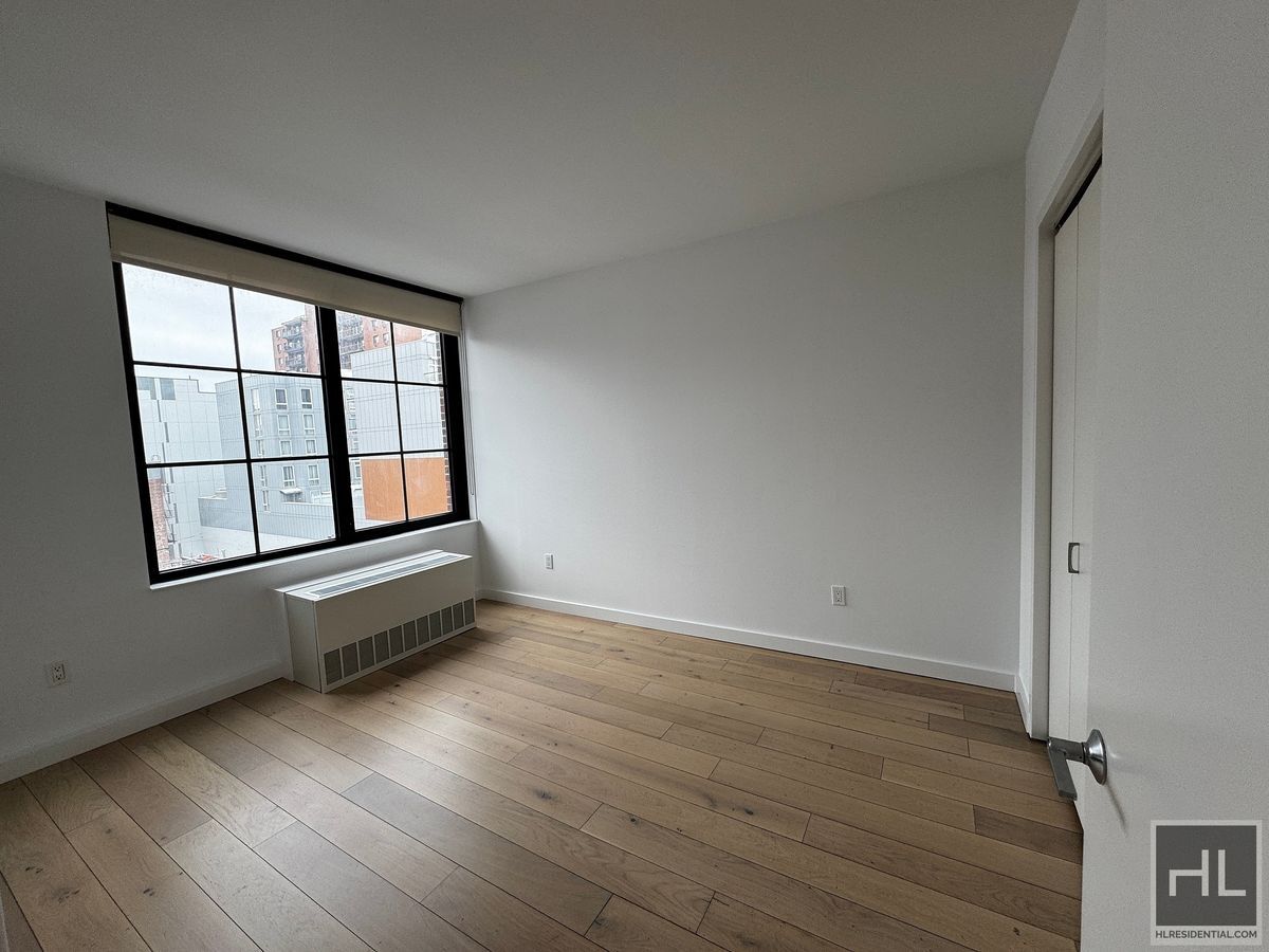 Building Photo - Northern Blvd | Flushing | 1 BR 1 BA, W/D & NO BROKER'S FEES