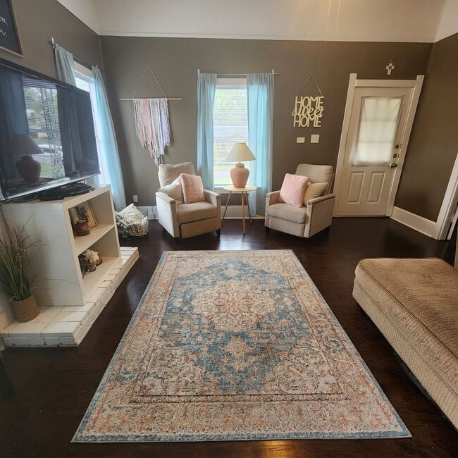 Building Photo - Four Bedroom Home Available in July