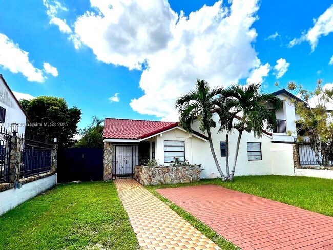 Primary Photo - 902 SW 126th Ave