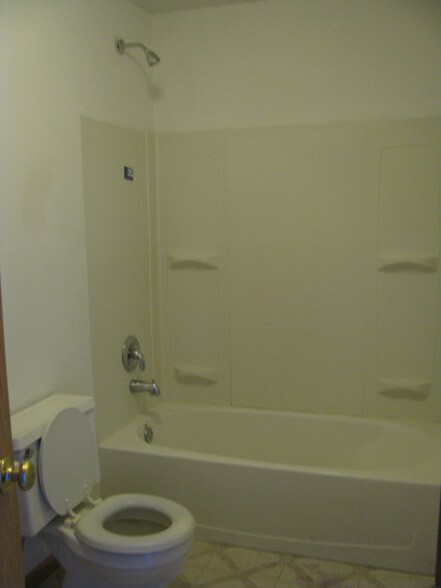 Building Photo - 357 Waterbury Dr