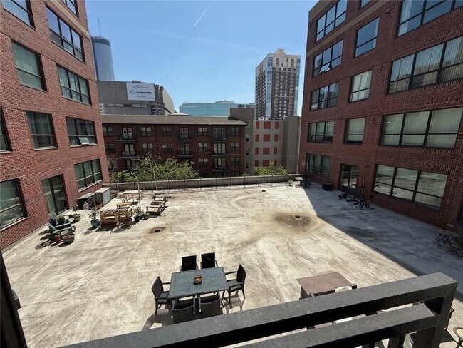 Building Photo - 115 W Peachtree Pl NW