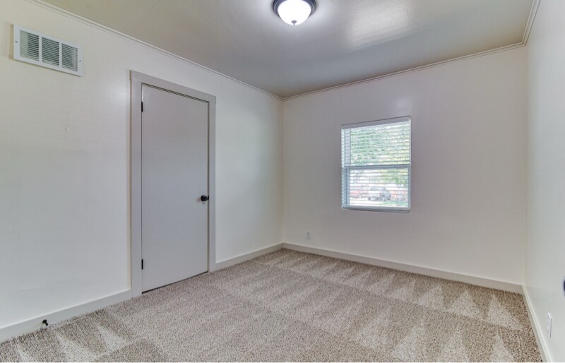 Building Photo - 2114 W 48th Pl
