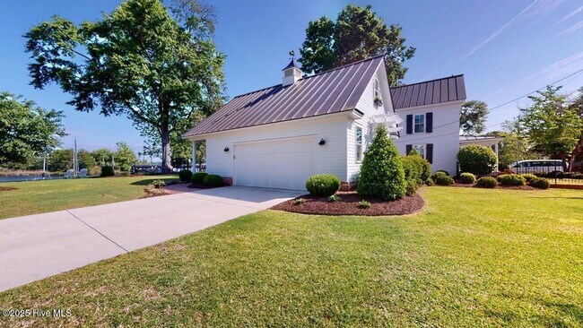 Building Photo - The Heart of Downtown