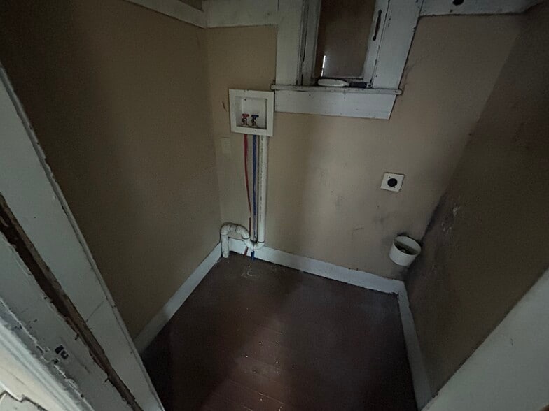 Building Photo - 119 Woodbury St