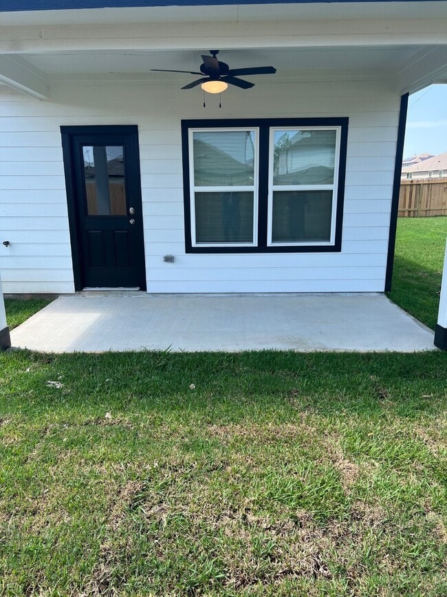 Building Photo - 10722 Violet Bloom Dr