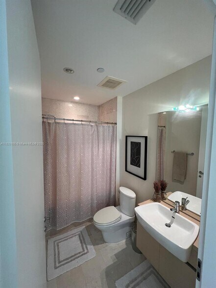 Building Photo - 200 Biscayne Boulevard Way