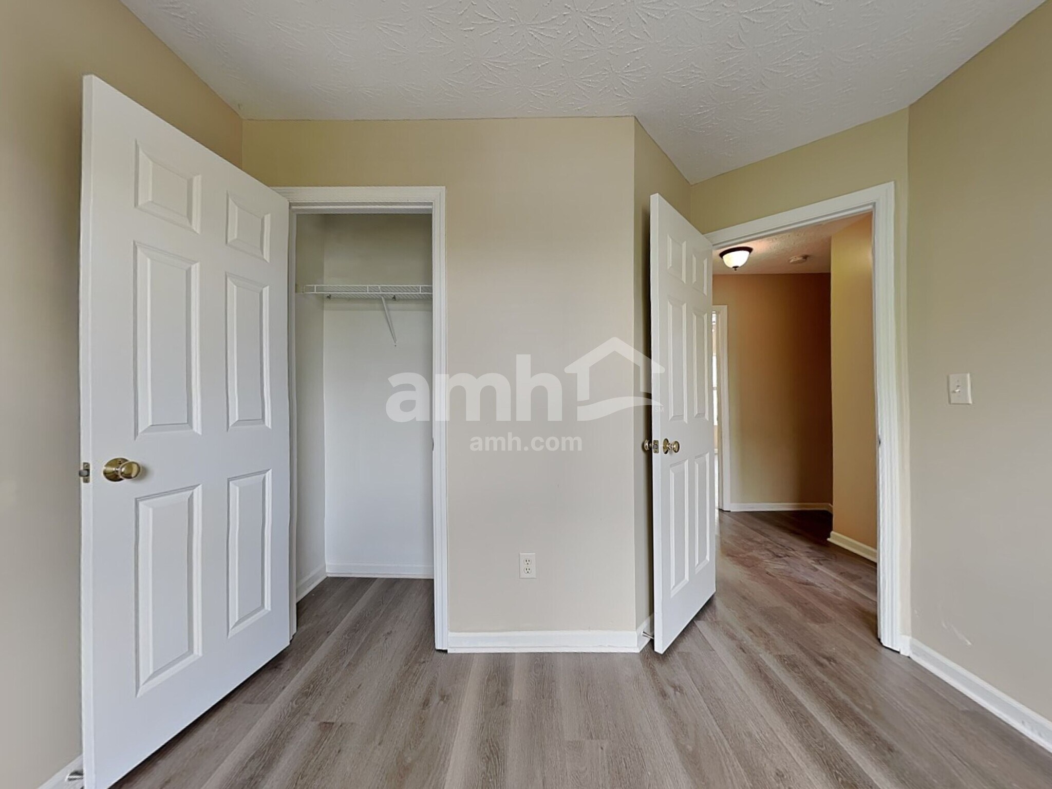 Building Photo - 161 Lakeview Dr