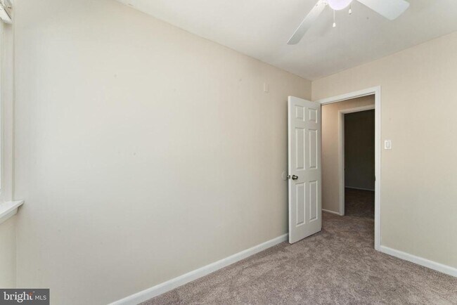 Building Photo - 10657 Spring Oak Ct