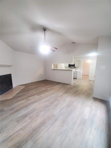 Building Photo - 6909 Hyland Cir