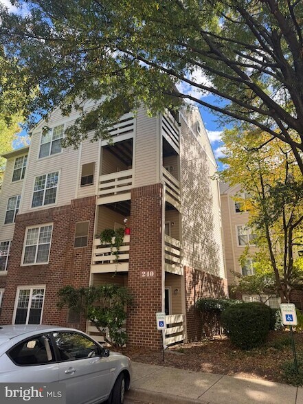 Primary Photo - 240 S Reynolds St