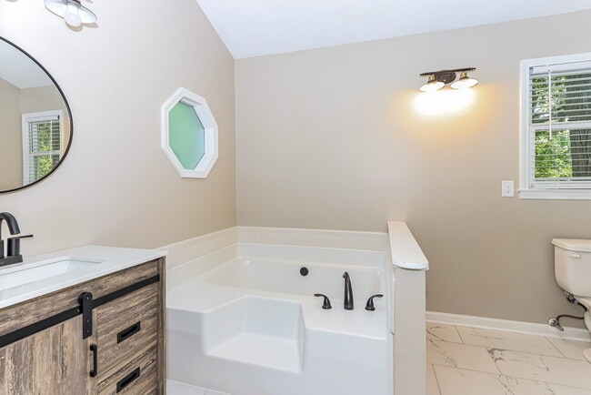 Building Photo - 1612 Carriage Hills Dr