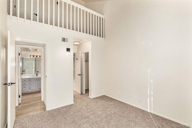 Building Photo - 2 bed, 1 bath, ~1000 square feet, Complete...