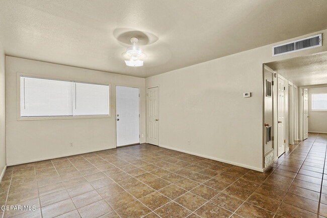 Building Photo - 4948 Aiken Ln