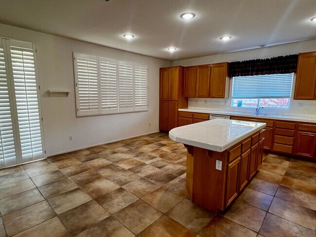 Building Photo - Spacious 4-Bedroom Murrieta Home with Loft & 3-Car Garage