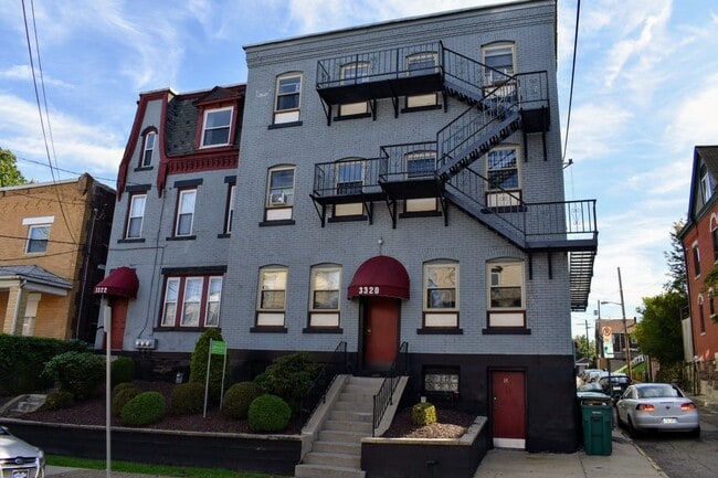 Building Photo - Charming One Bedroom in Oakland! Ample Nat...