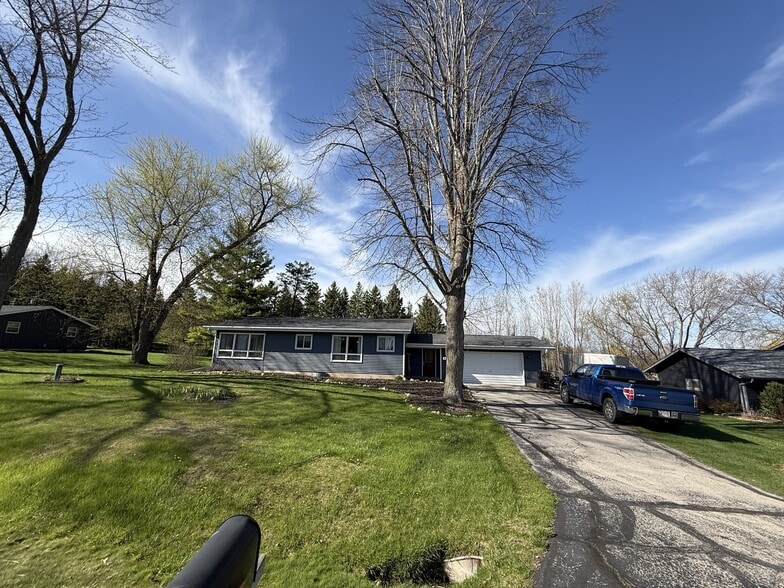 Building Photo - W3798 Highview Dr