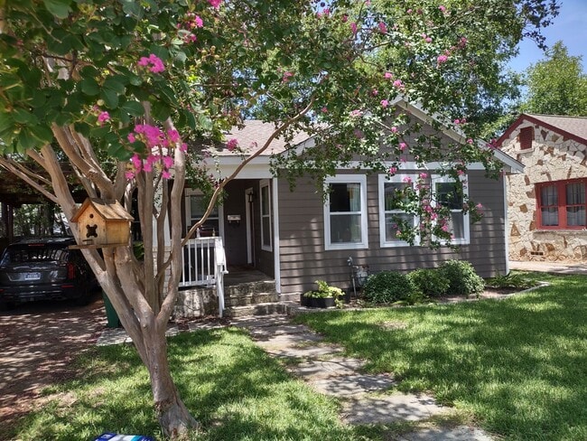 Building Photo - 4702 Rosedale Ave