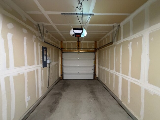 Building Photo - 2 Bedroom Single Story Town Home Available Near 98th St SW & Dennis Chavez Blvd SW!